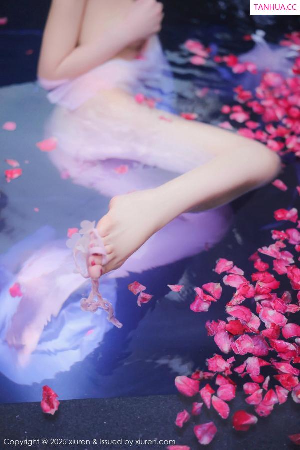   [XiuRen]高清写真图 2025.01.17 No.9778 桃妖夭 浴池美腿第98张图片